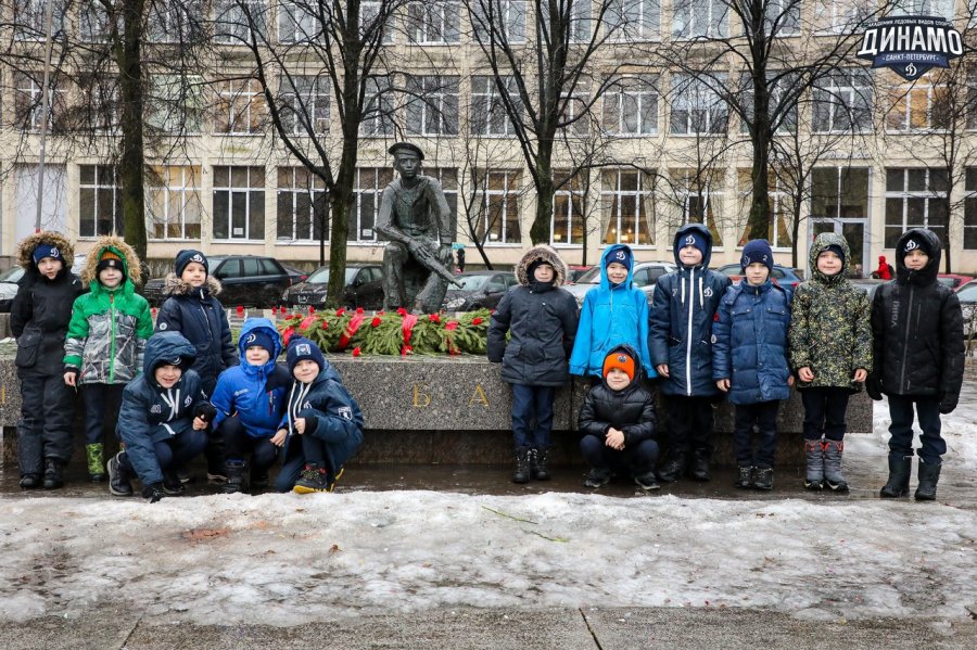 БЛОКАДЕ ЛЕНИНГРАДА ПОСВЯЩАЕТСЯ